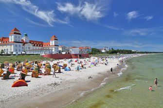 Rügen Urlaub in Binz - Strand und Kurhaus